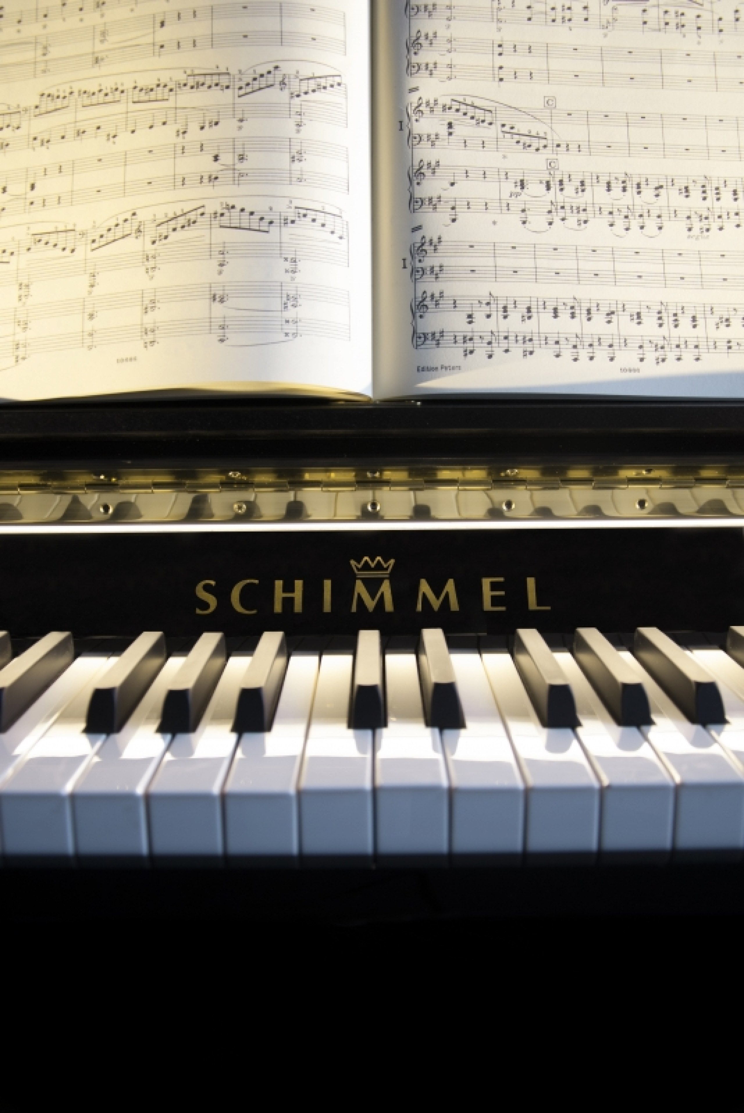Nicht Klavier + Licht, sondern ein leuchtendes Klavier!