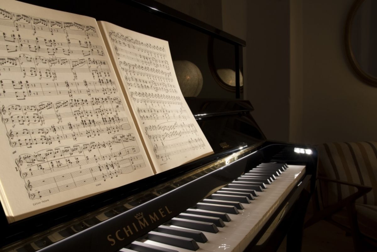 Nicht Klavier + Licht, sondern ein leuchtendes Klavier!