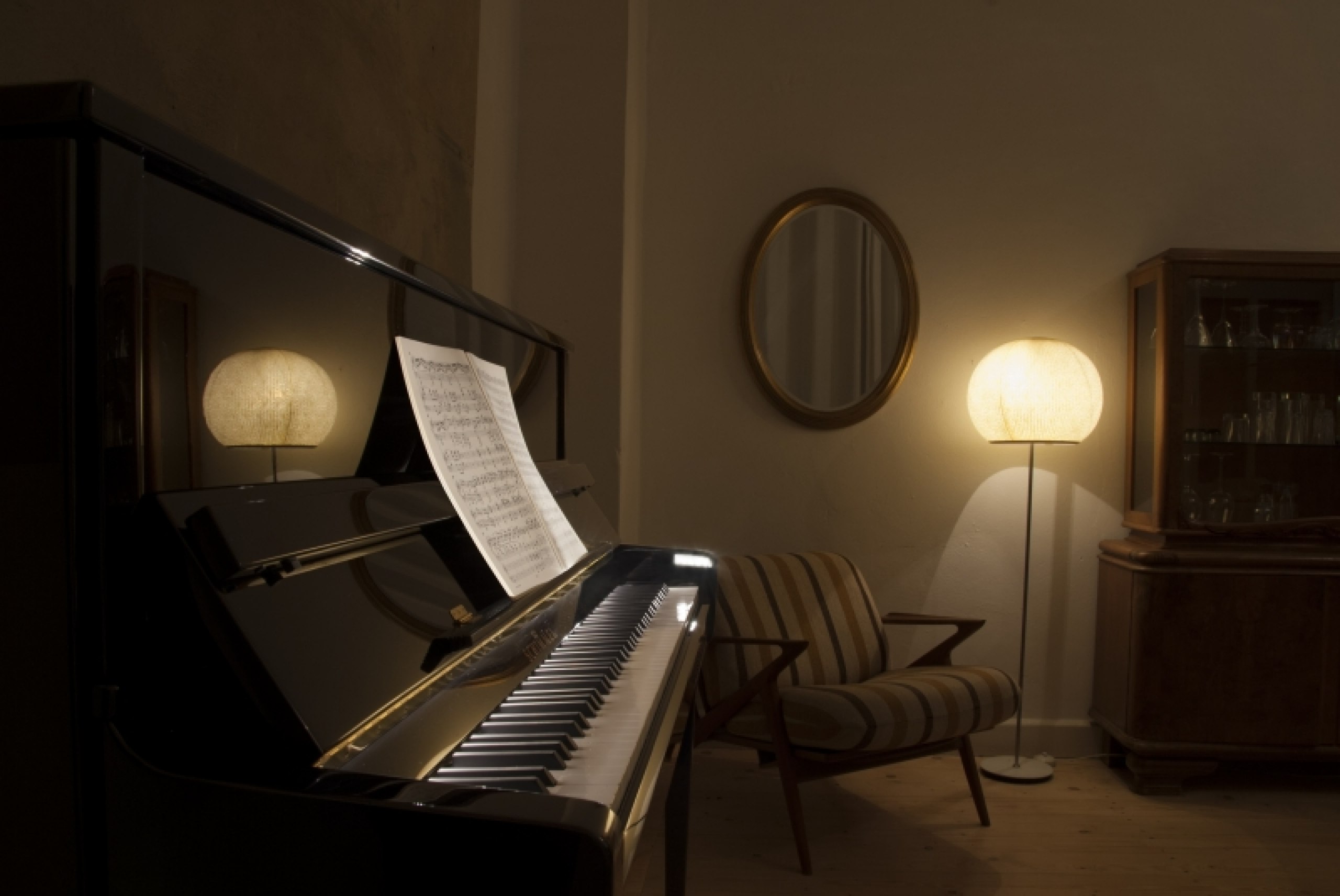 Nicht Klavier + Licht, sondern ein leuchtendes Klavier!