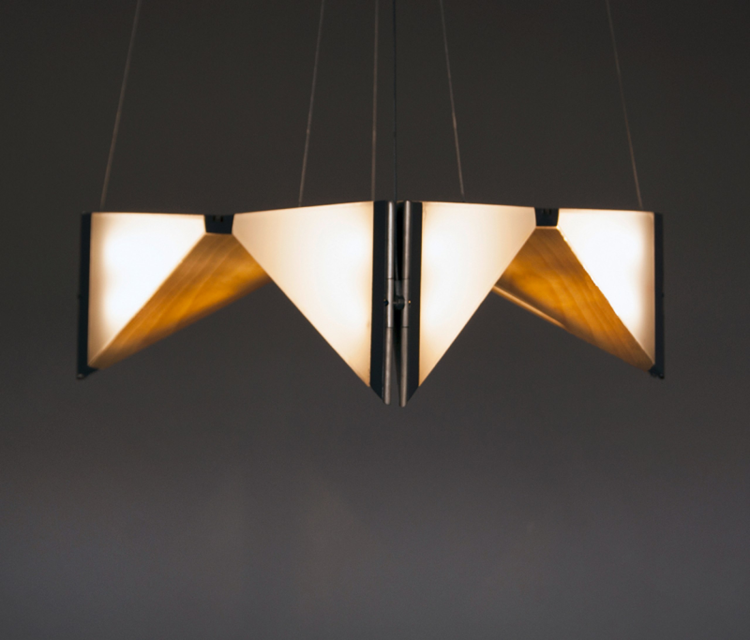 Analyse der positiven und negativen Aspekte 
sowie die Funktion der Illusion im Design