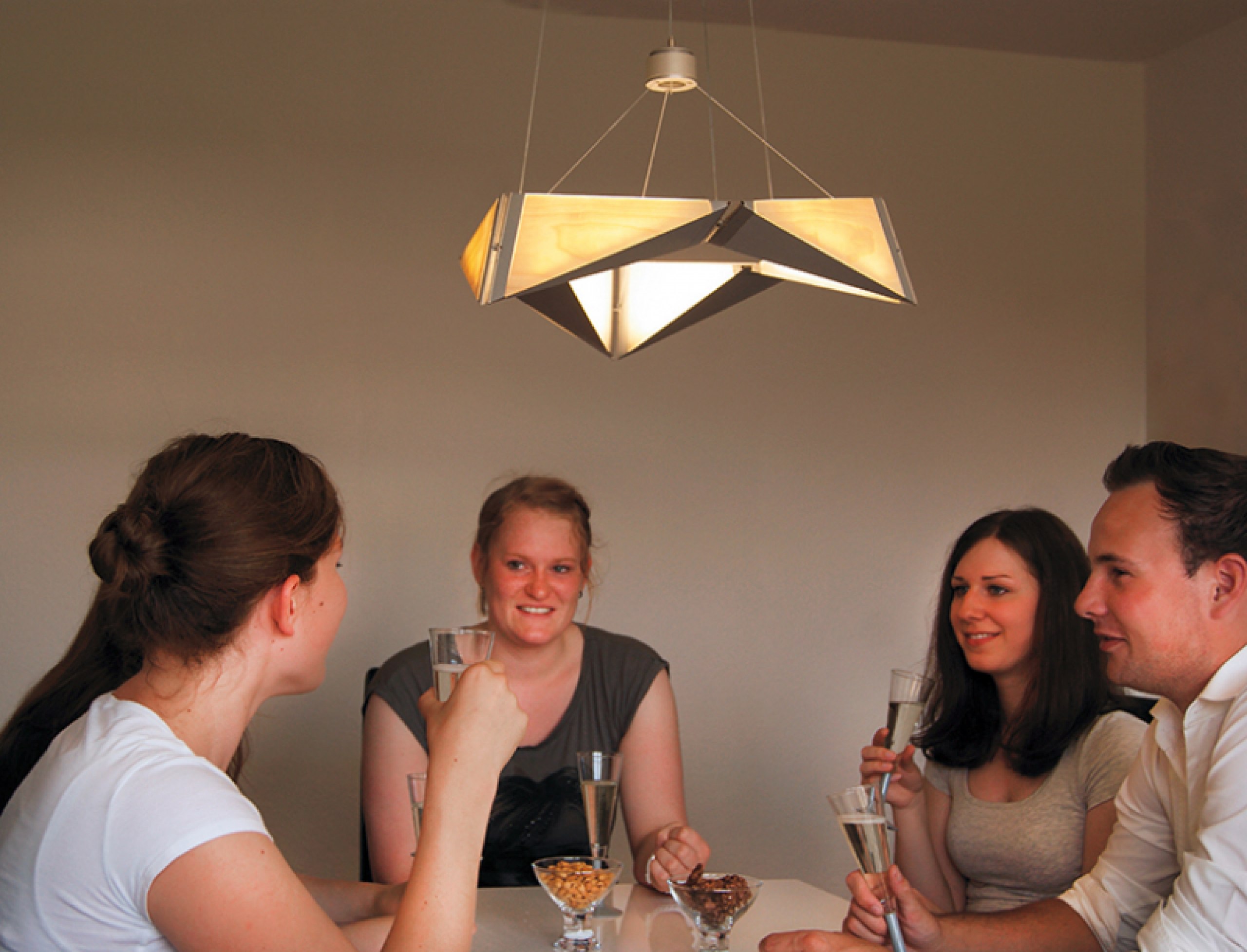 Analyse der positiven und negativen Aspekte 
sowie die Funktion der Illusion im Design