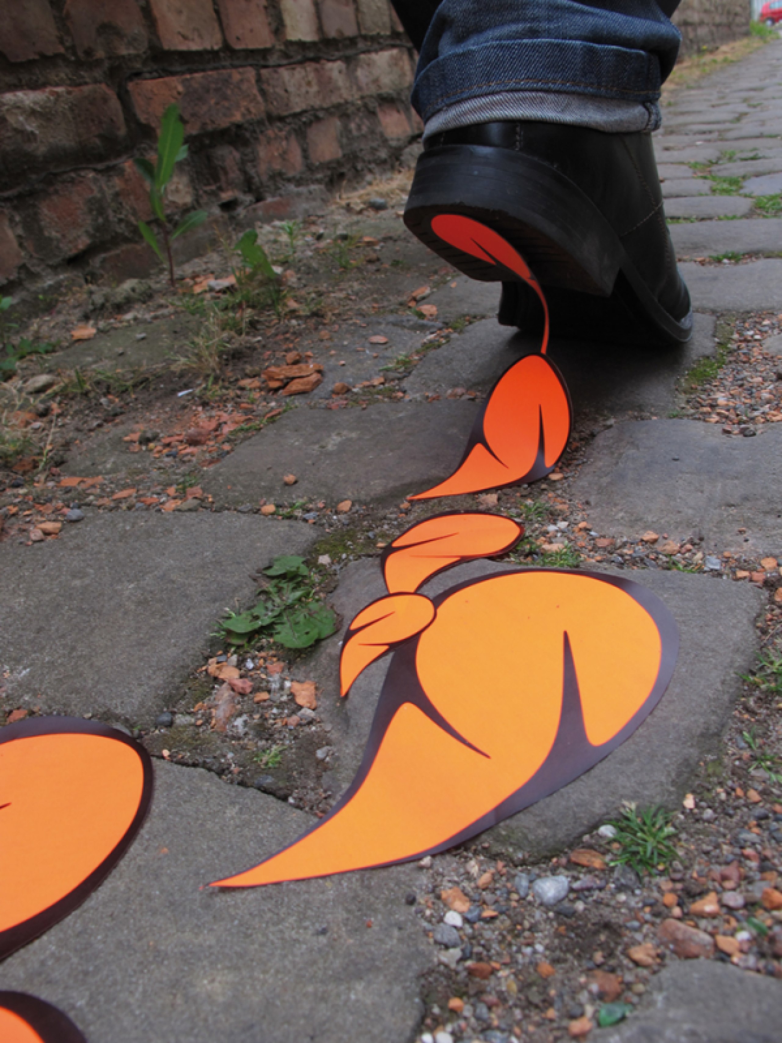 Eine Dokumentation über die Verbreitung eines Stickers im urbanen Raum