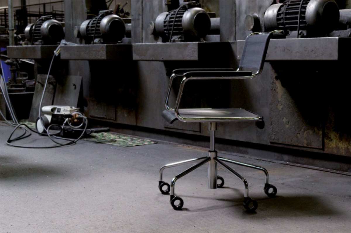 Entwurf eines Schreibtisch-
drehstuhls für den Wohnbereich
in Zusammenarbeit mit der
Thonet GmbH