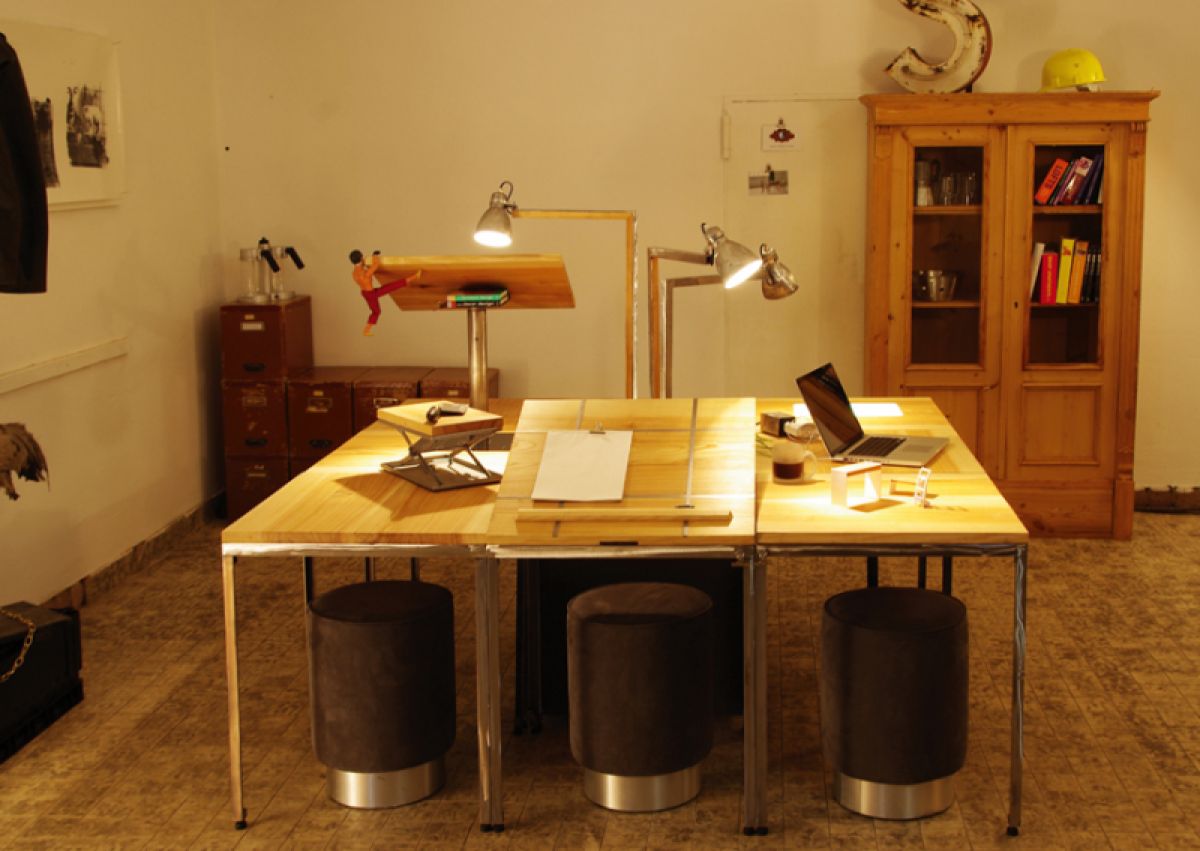 Entwurf eines Studiotisches