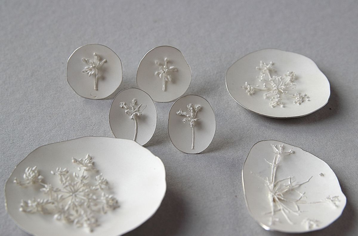 Schmuck und Demut