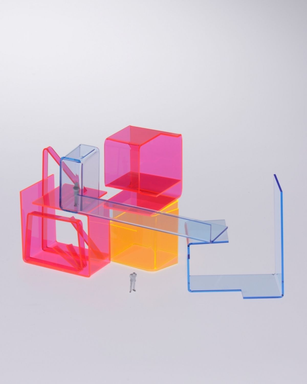 Theoretische und praktische Auseinandersetzung mit dem dreidimensionalen Objekt zwischen Kunst und Design