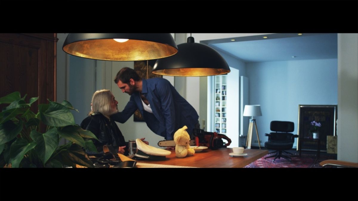 THEORIE UND PRAXIS DER FILMREGIE IN DER FILM-POSTPRODUKTION