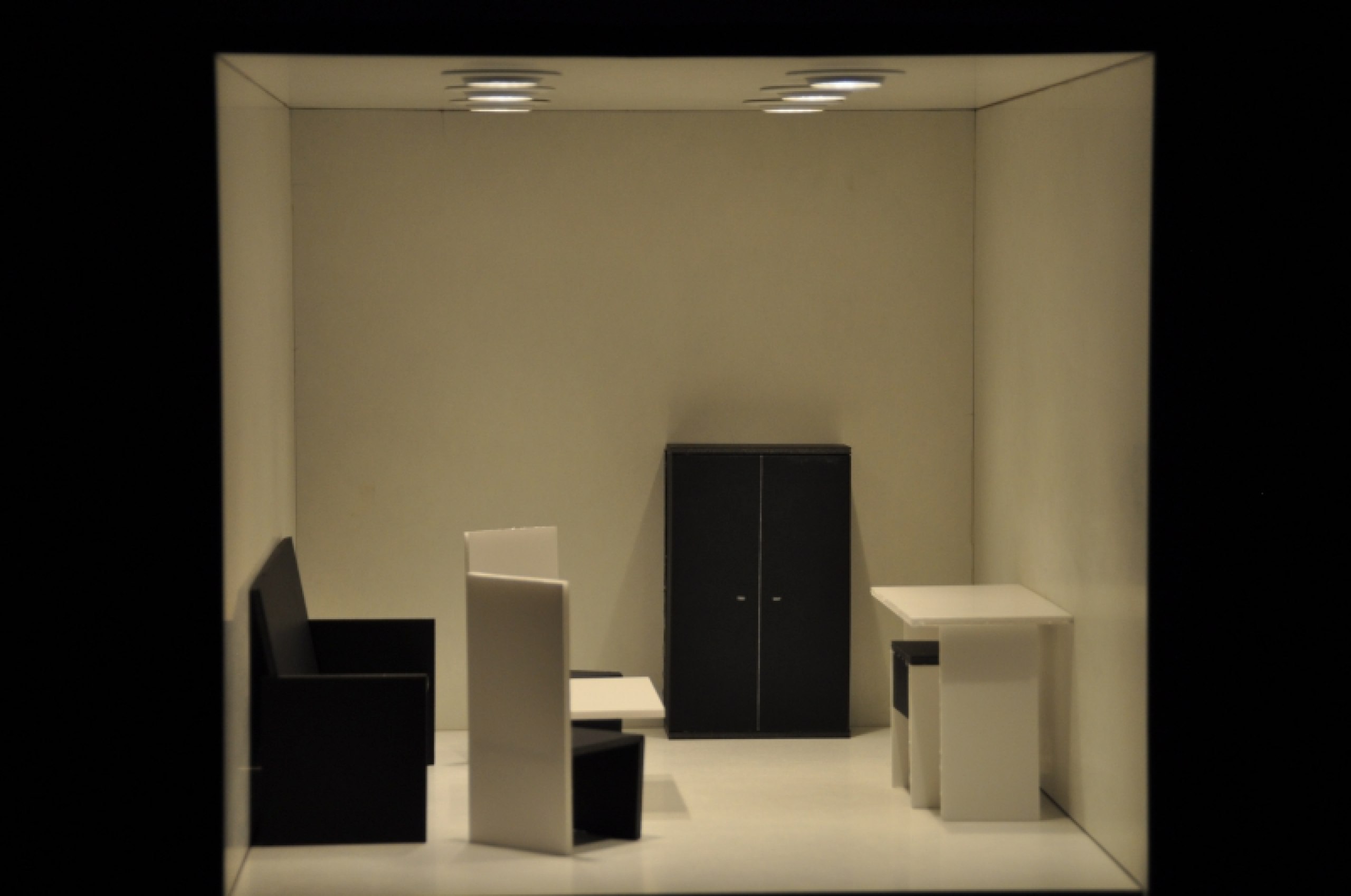 Analyse der Wirkung von Licht auf verschieden farbigen Fußböden.