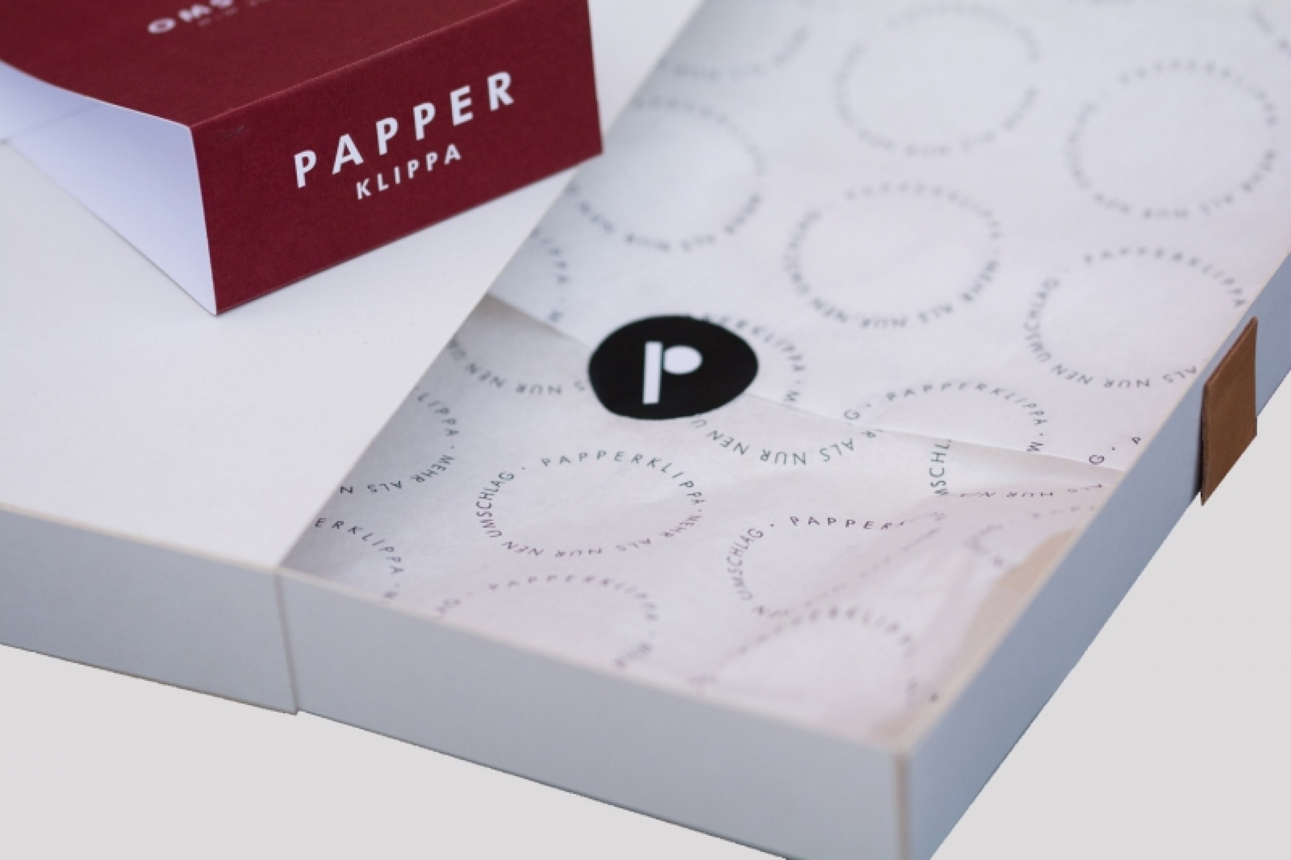 Entwicklung eines Corporate und Packaging Designs für eine Taschenmarke