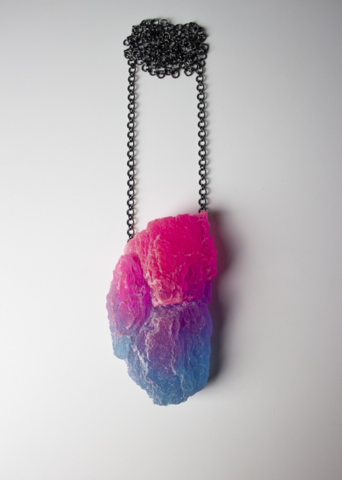 Schmuck im Spannungsfeld zwischen Kunst und Design