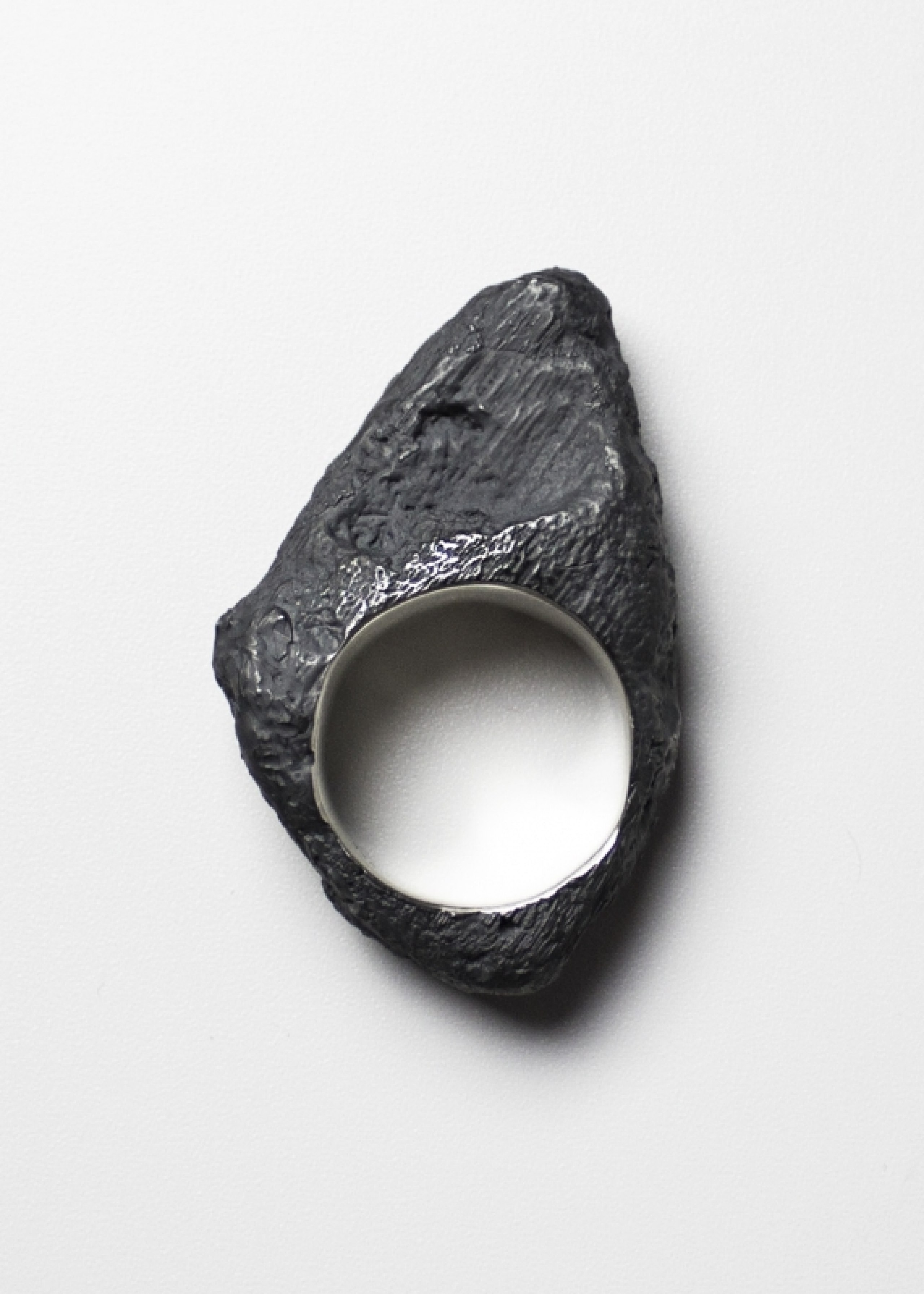 Schmuck im Spannungsfeld zwischen Kunst und Design