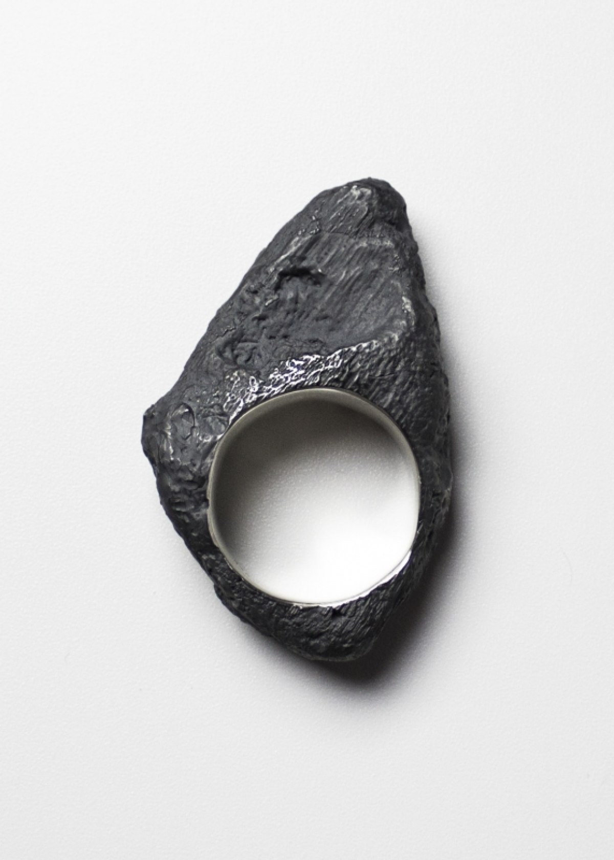 Schmuck im Spannungsfeld zwischen Kunst und Design