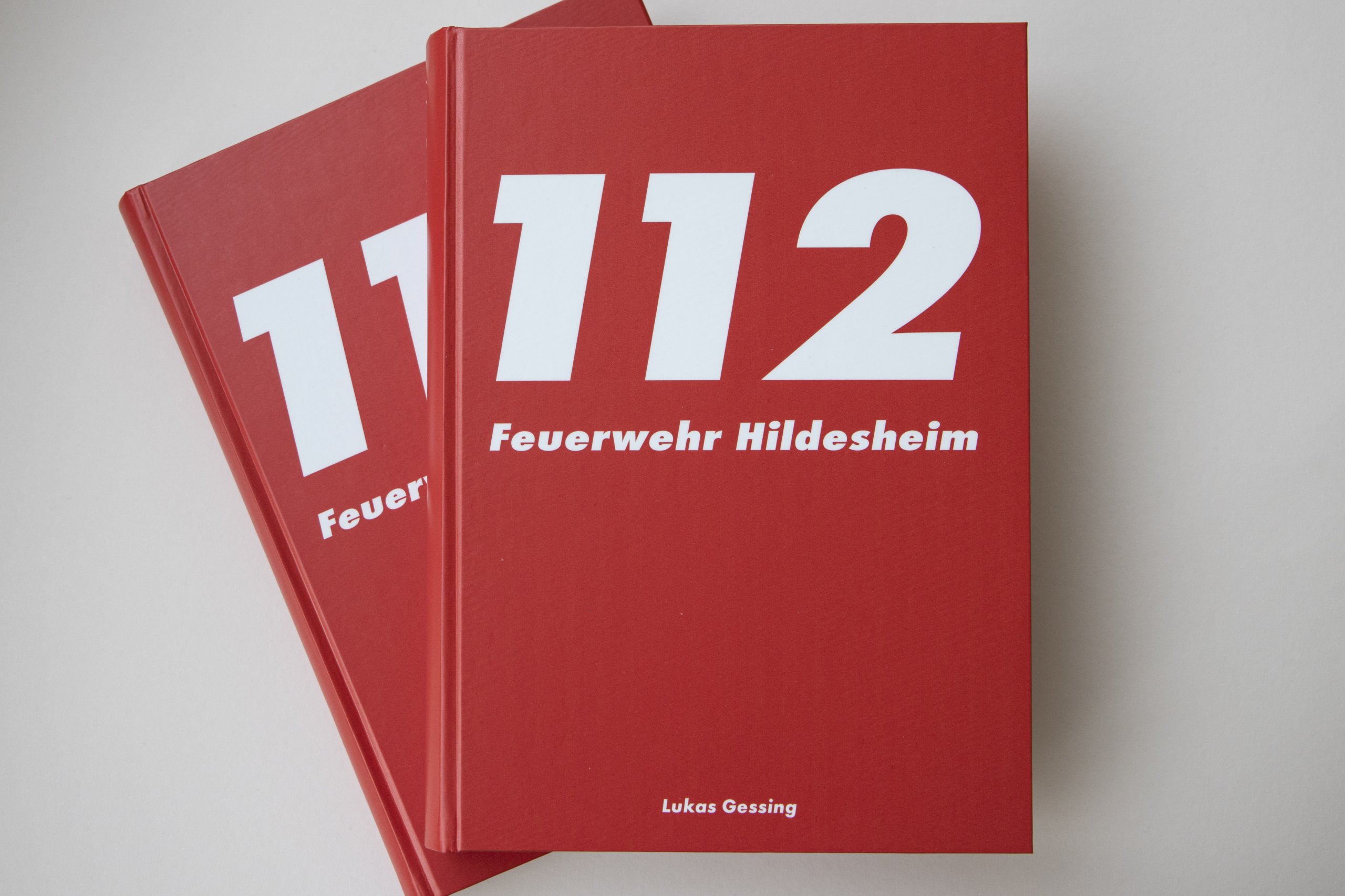 Gestaltung eines Fotobuches auf Basis künstlerisch-dokumentarischer Aufnahmen der Berufsfeuerwehr Hildesheim