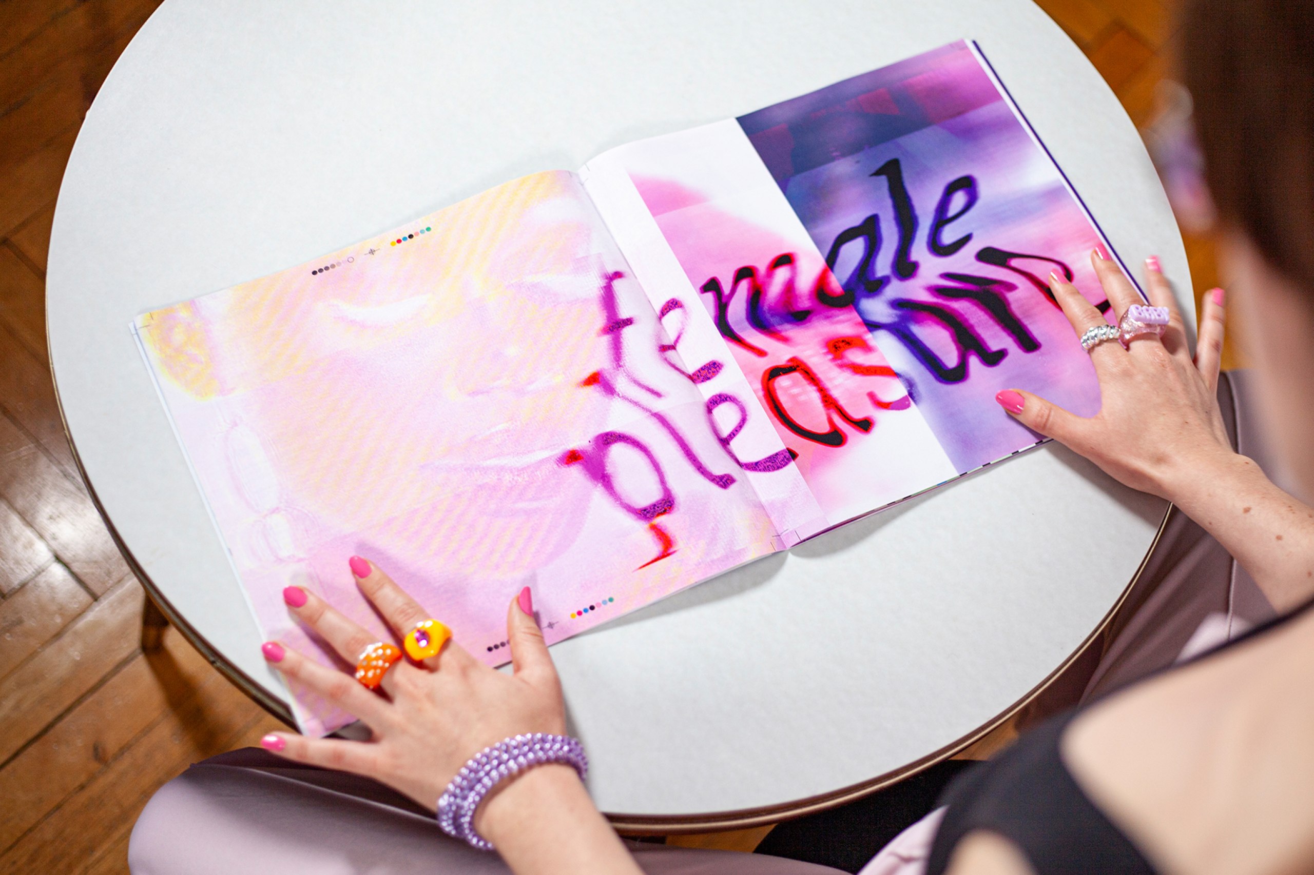 Was macht feministische Gestaltung aus? Inszenierung eines feministischen Magazins