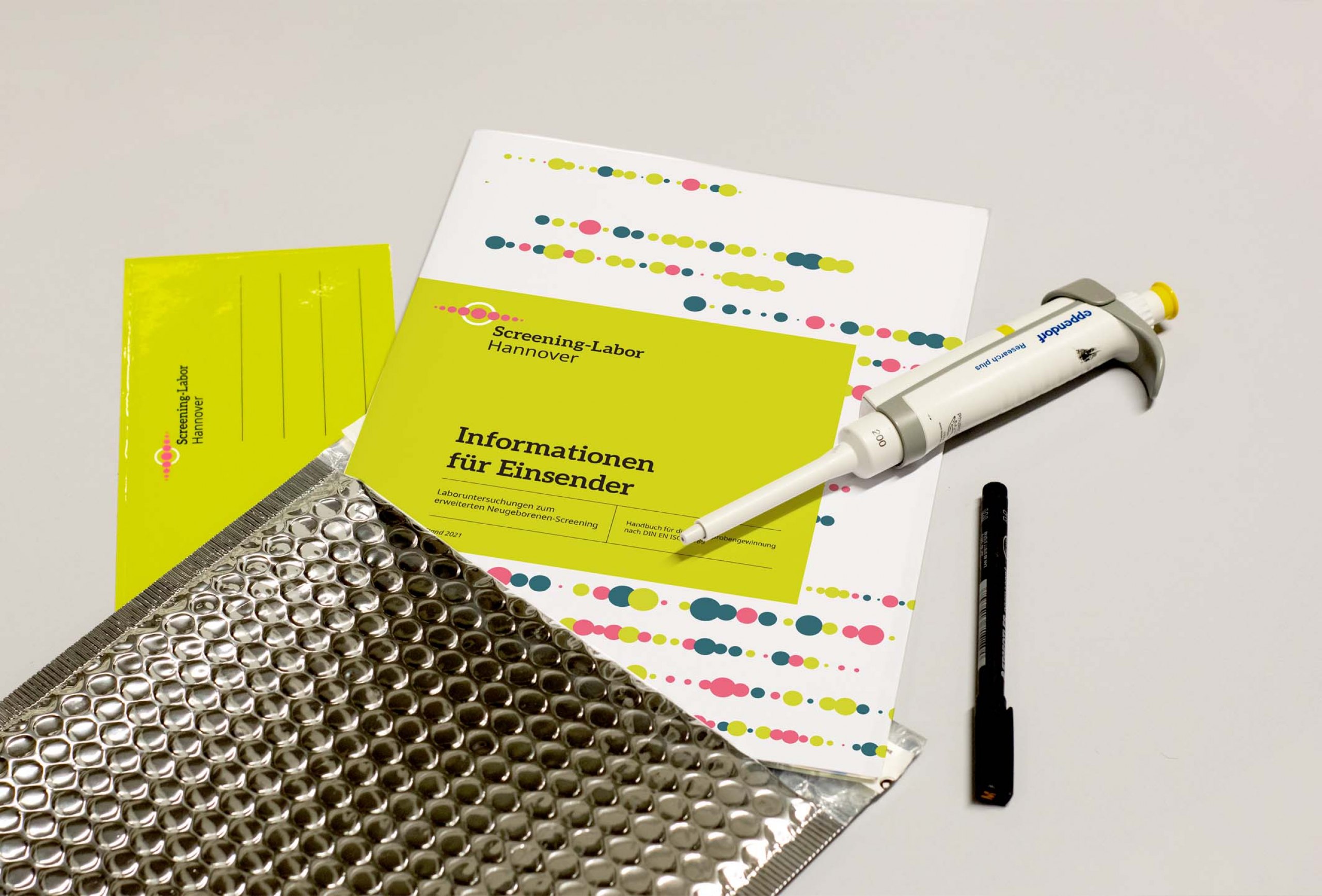 Entwicklung eines Corporate Designs mit Corporate Design Manual und Anwendungsbeispielen 
