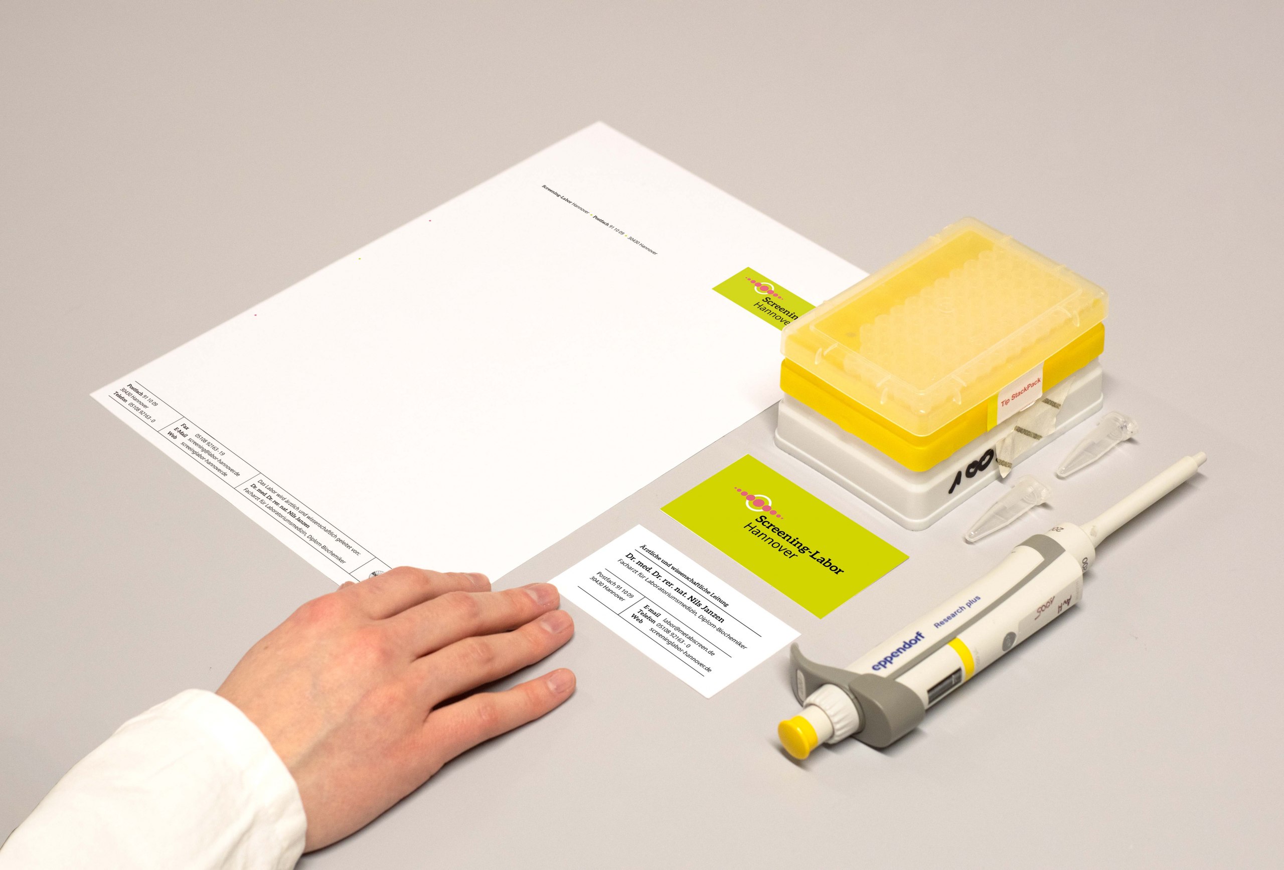 Entwicklung eines Corporate Designs mit Corporate Design Manual und Anwendungsbeispielen 