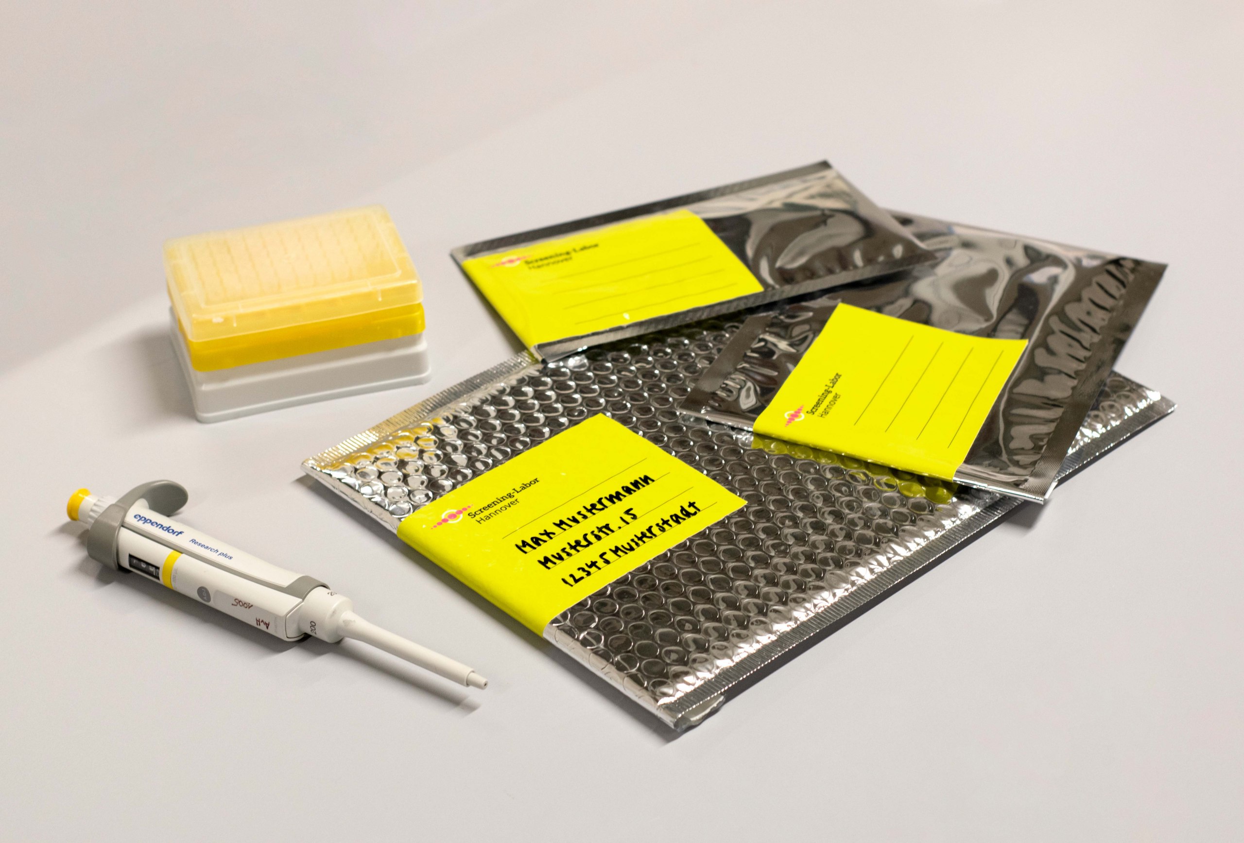 Entwicklung eines Corporate Designs mit Corporate Design Manual und Anwendungsbeispielen 