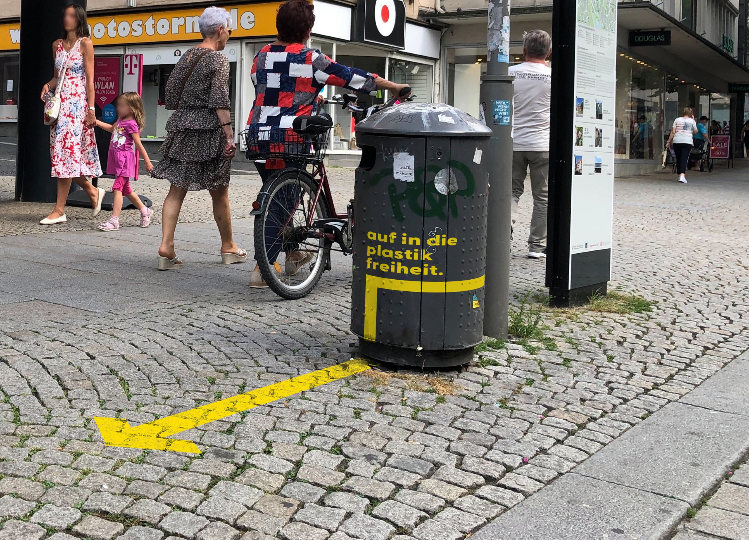 Ein grafisches Leitsystem zur Reduktion von Verpackungsmüll. Ambient-Kampagne für einen Unverpackt-Laden