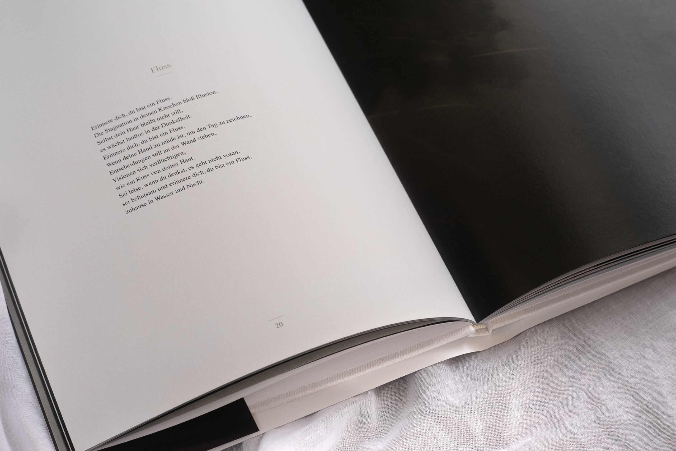 Poetische Spiegelungen von Fotografie und Sprache – Gestaltung eines Gedichtbandes