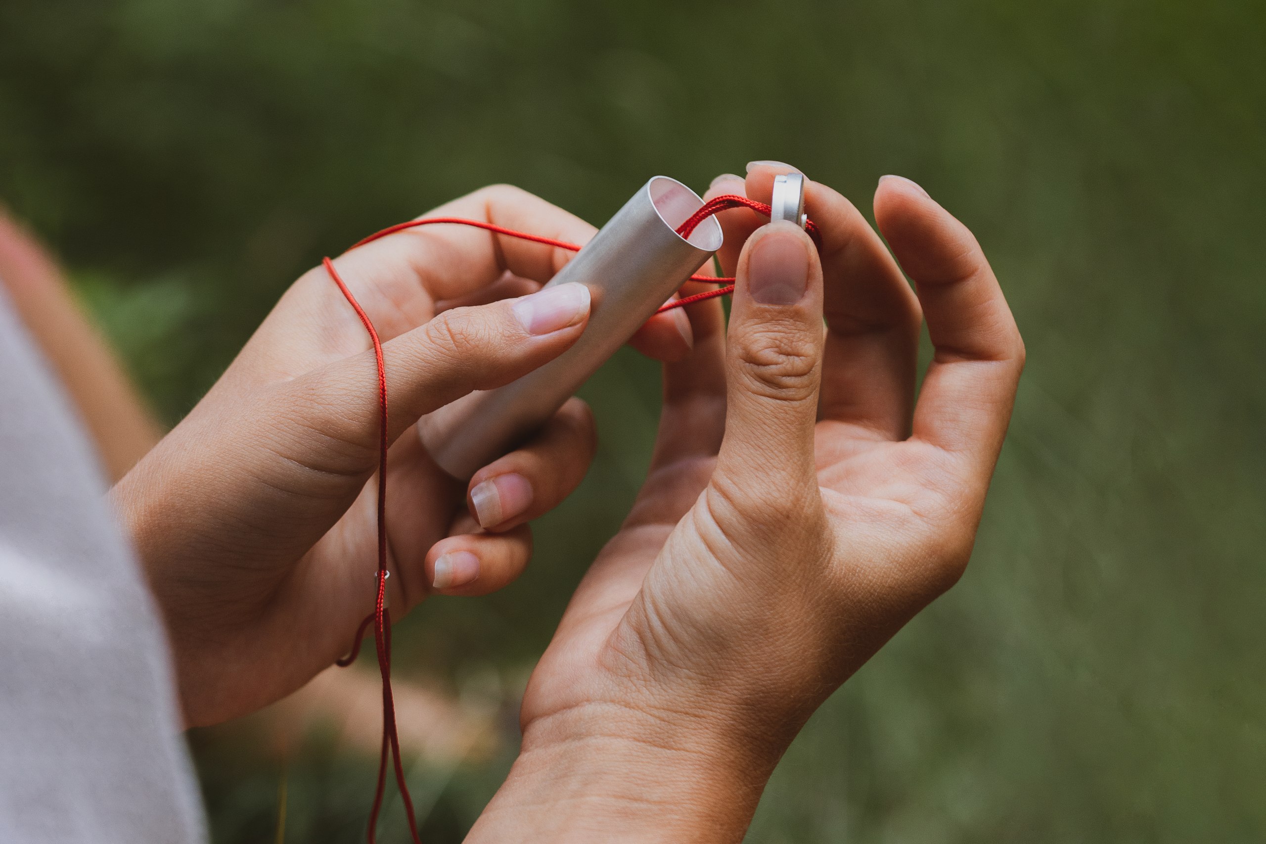 Gestaltung körperbezogener Objekte, welche als Begleiter im Alltag die psychische Gesundheit stärken