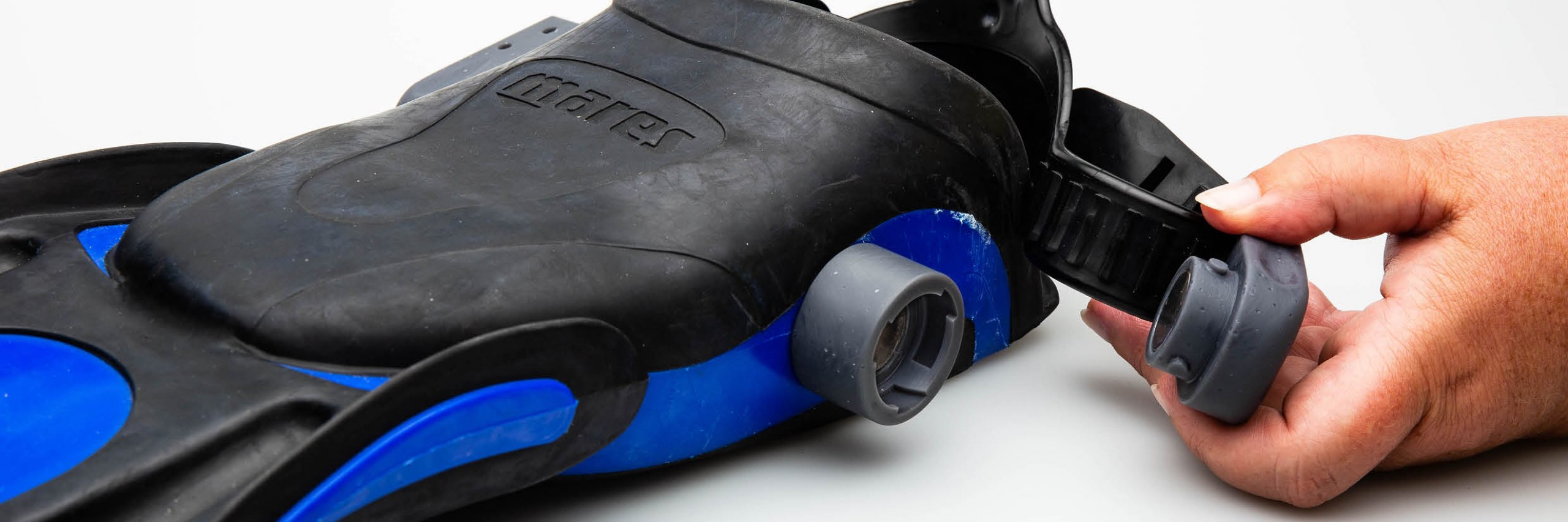 Innovatives Anbauteil für die Tauchflossen von älteren Menschen