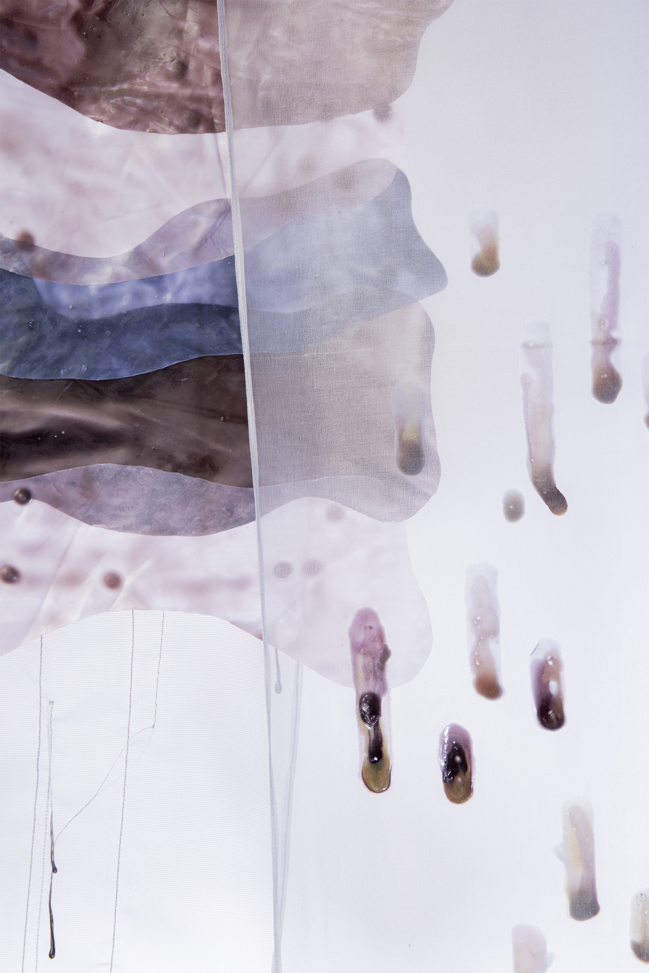 Experimentelle Entwicklung einer Textilkollektion mit Fokus auf Farbe, Material und Oberfläche