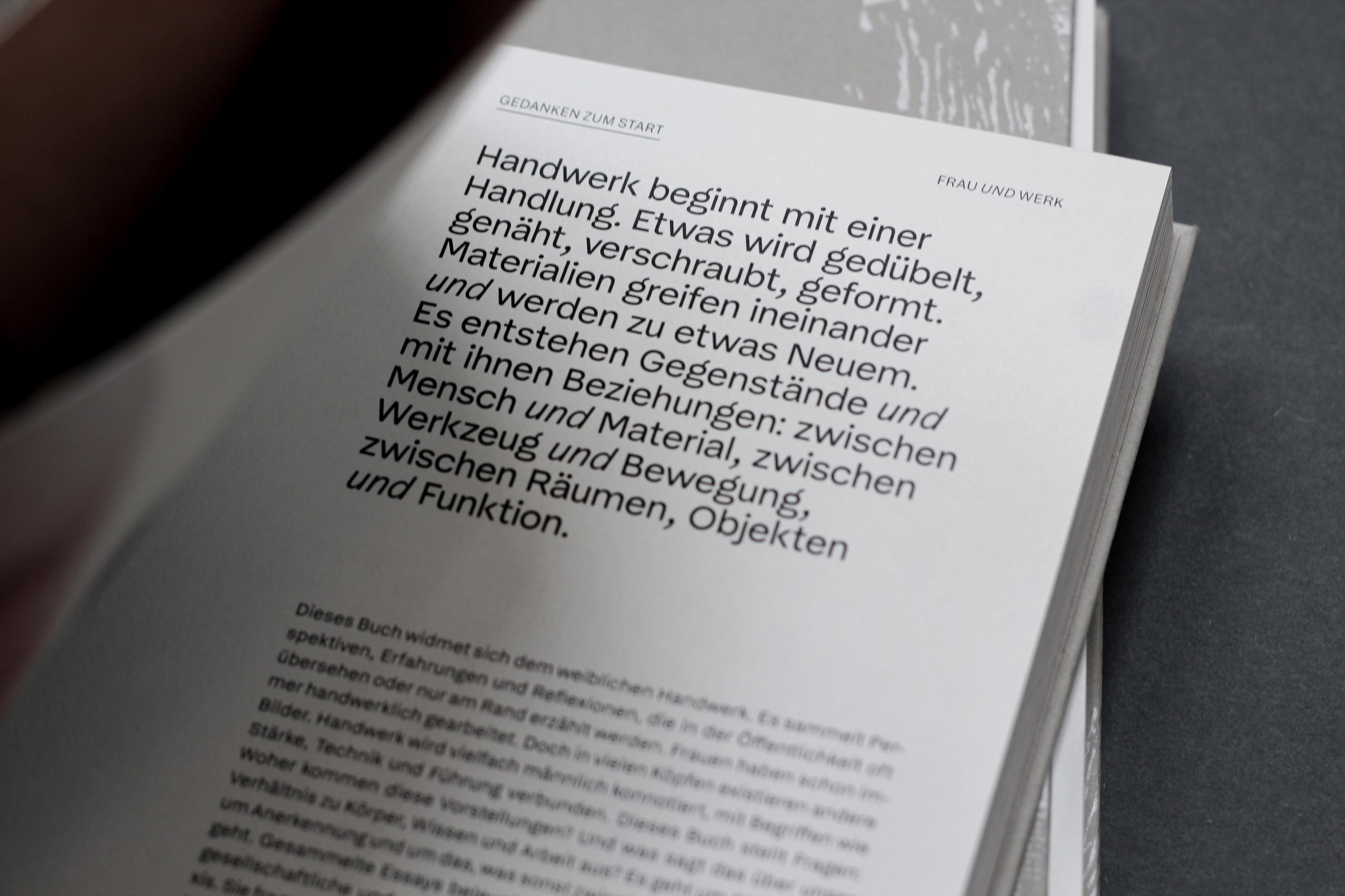 Eine gestalterische und theoretische Auseinandersetzung mit weiblicher Handwerkspraxis