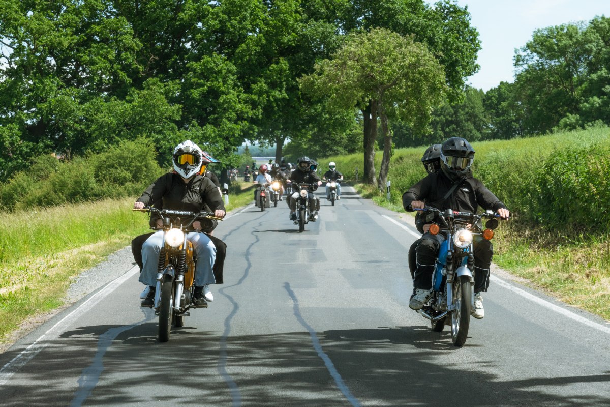 Eine fotografische Dokumentation der Simson Mopeds in der heutigen ostdeutschen Jugendkultur