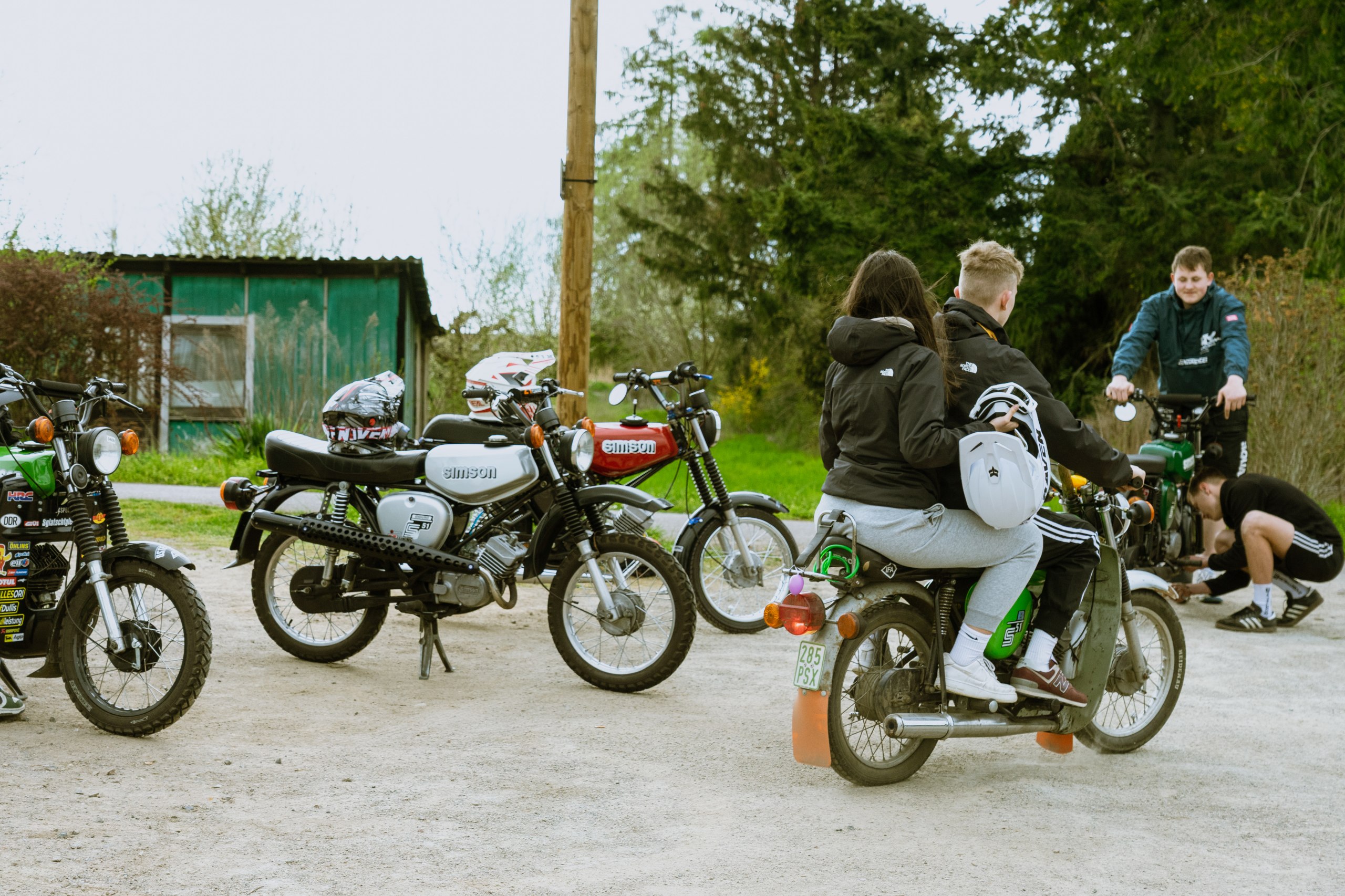 Eine fotografische Dokumentation der Simson Mopeds in der heutigen ostdeutschen Jugendkultur