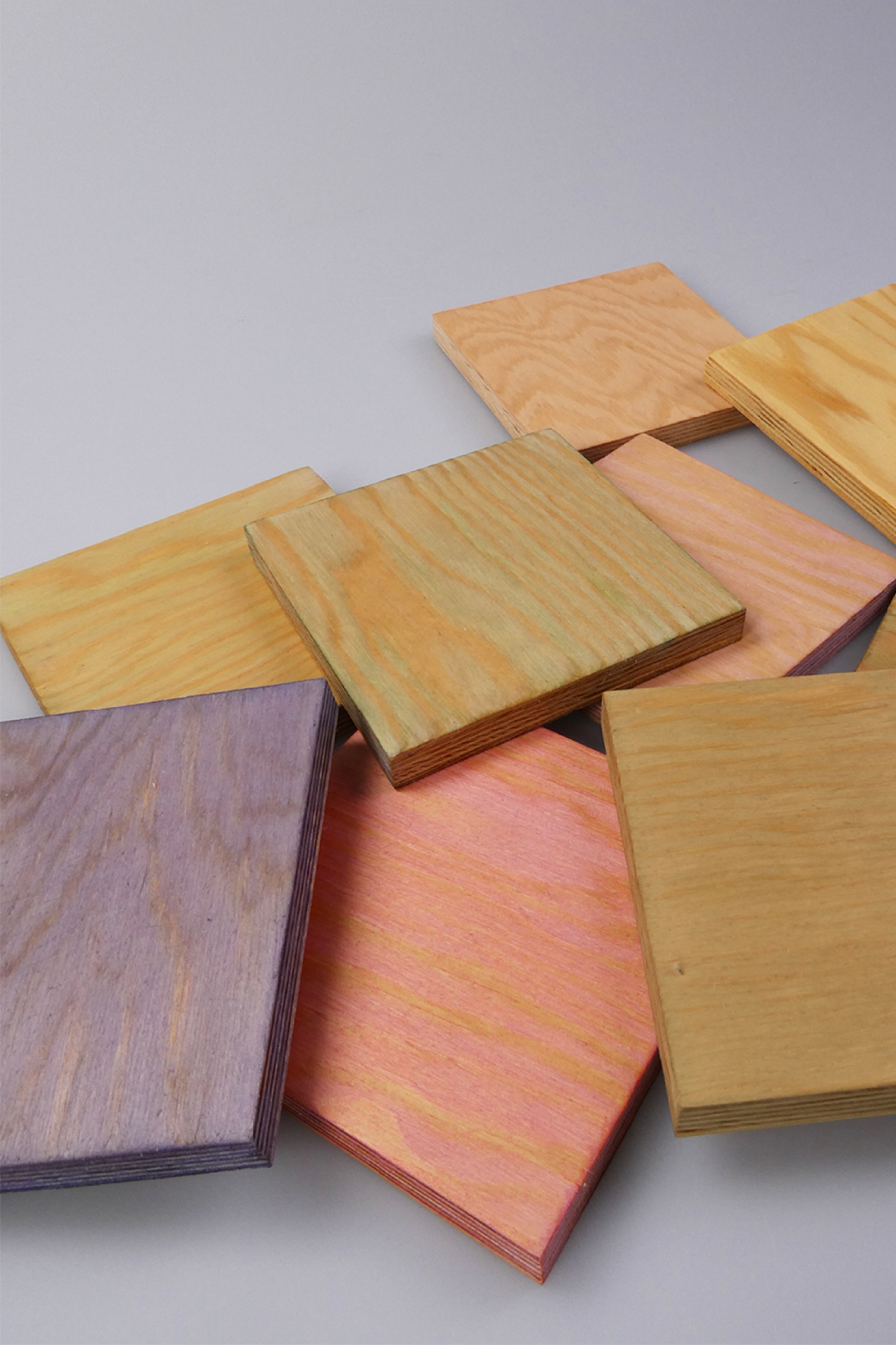 Ein DIY-Kit zum Erstellen von pflanzlichen Holzbeizen