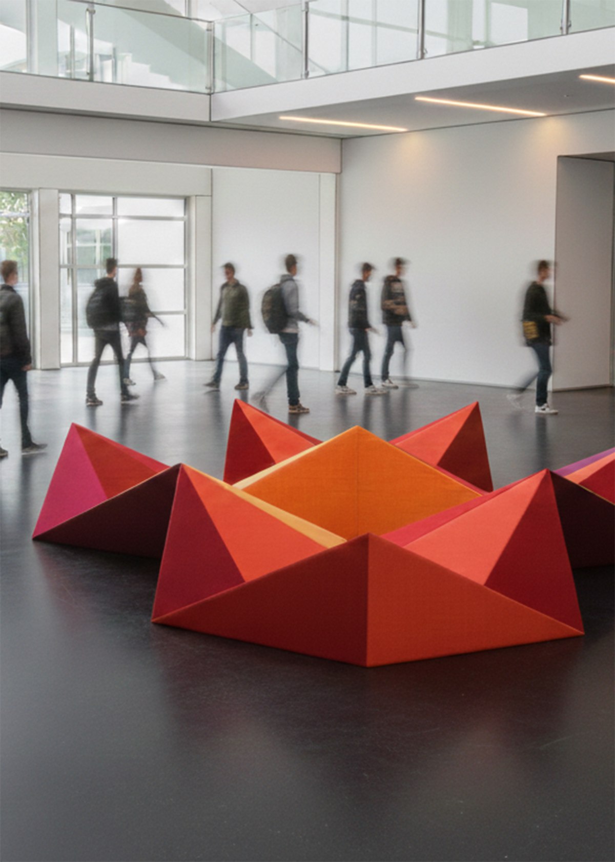 Experimentelle, kaleidozyklische Möbel- und Raumkonzepte